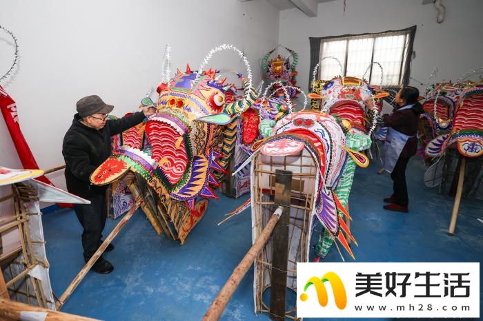贵州思南七旬手艺人扎龙灯迎龙年(图5) 贵州思南七旬手艺人扎龙灯迎龙年(图5)