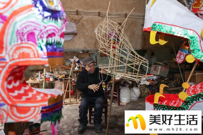 贵州思南七旬手艺人扎龙灯迎龙年(图10) 贵州思南七旬手艺人扎龙灯迎龙年(图10)