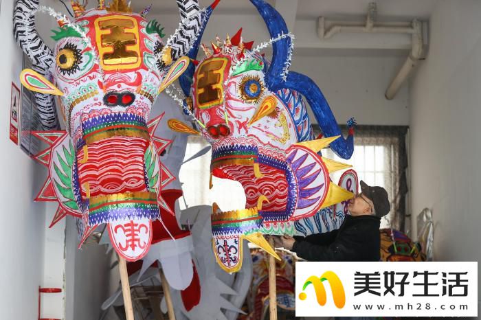 贵州思南七旬手艺人扎龙灯迎龙年(图9) 贵州思南七旬手艺人扎龙灯迎龙年(图9)