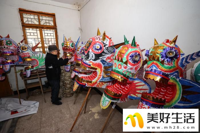 贵州思南七旬手艺人扎龙灯迎龙年(图11) 贵州思南七旬手艺人扎龙灯迎龙年(图11)