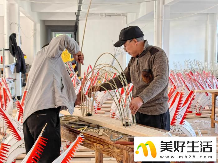 浙江仙居制作400余年民俗板凳龙 龙年春节味渐浓(图3) 浙江仙居制作400余年民俗板凳龙 龙年春节味渐浓(图3)