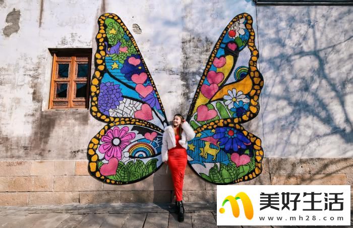多位外籍博主齐聚濮院时尚古镇 促“时尚中国年”进“国际朋友圈”(图7) 多位外籍博主齐聚濮院时尚古镇 促“时尚中国年”进“国际朋友圈”(图7)