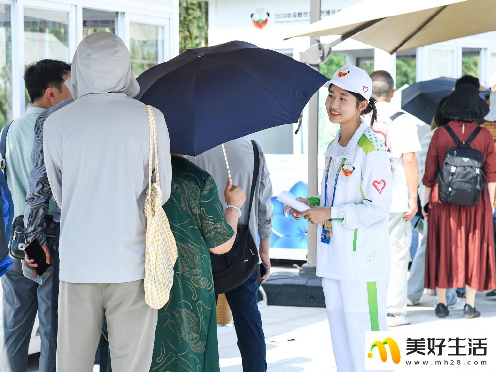 成都世园会的一抹“志愿绿”(图1) 成都世园会的一抹“志愿绿”(图1)