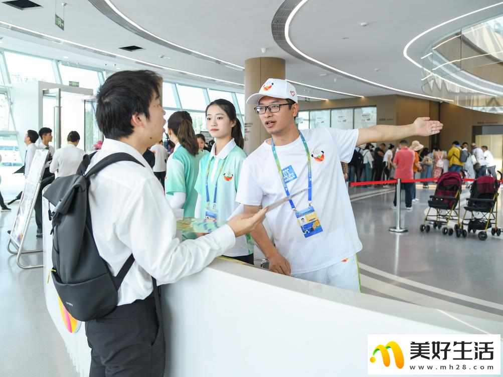成都世园会的一抹“志愿绿”(图4) 成都世园会的一抹“志愿绿”(图4)