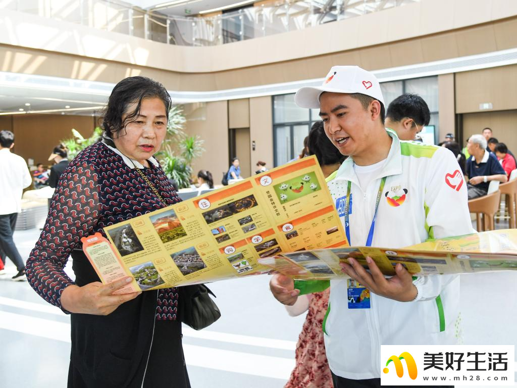 成都世园会的一抹“志愿绿”(图6) 成都世园会的一抹“志愿绿”(图6)