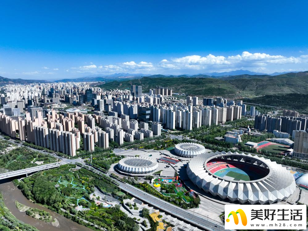 青海西宁：高原古城绿意浓(图1)