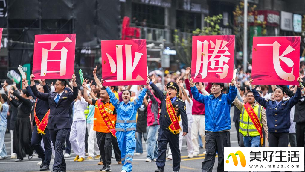 贵州举行民族团结大巡游活动(图3)
