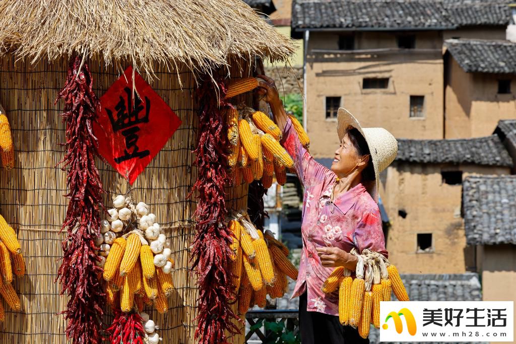 安徽歙县:土楼晒秋(图2) 安徽歙县:土楼晒秋(图2)