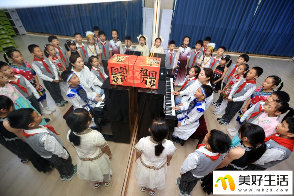 多彩活动迎“双节”(图2) 多彩活动迎“双节”(图2)