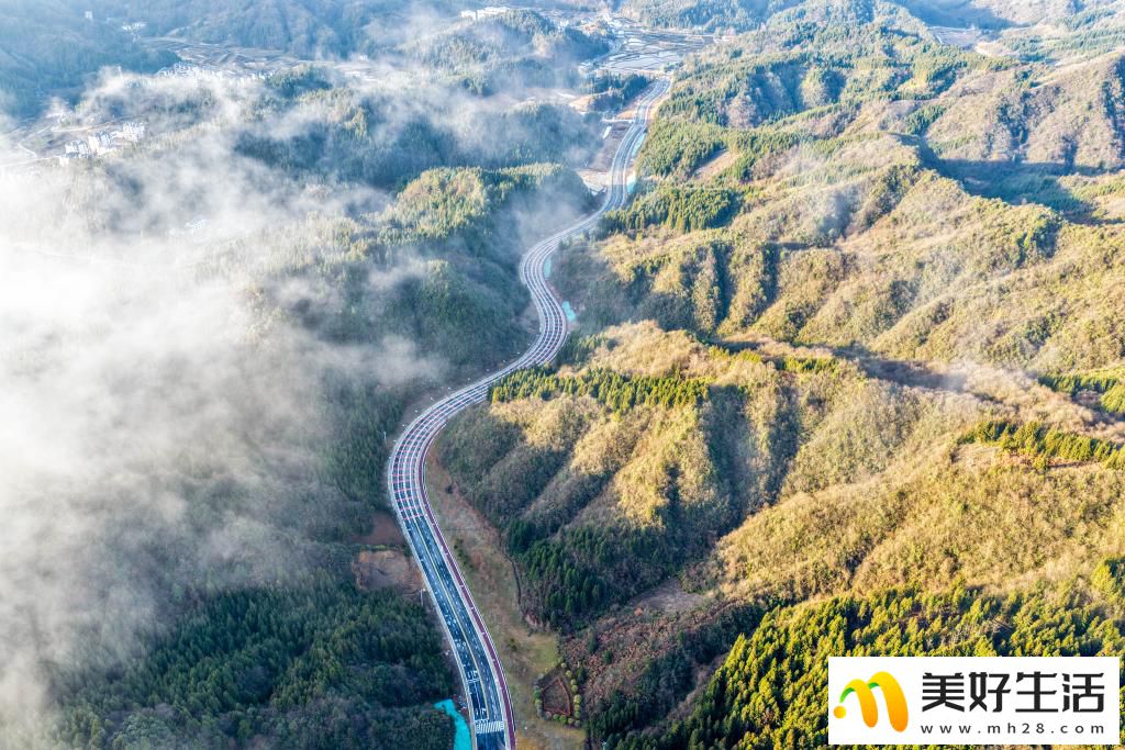 重庆冷水镇：生态旅游助力乡村振兴(图2)