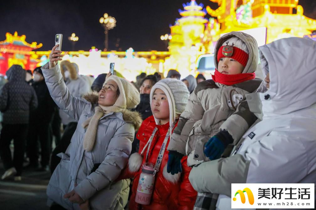 内蒙古科尔沁右翼前旗：年终岁尾看花灯(图2)