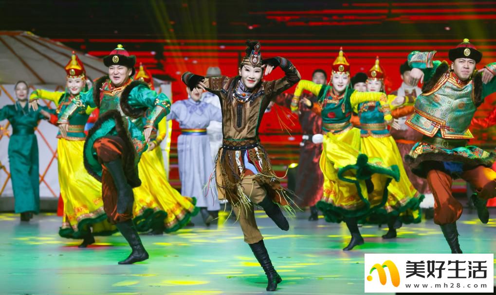 内蒙古自治区第二十一届冰雪那达慕专场文艺晚会燃情上演(图3)